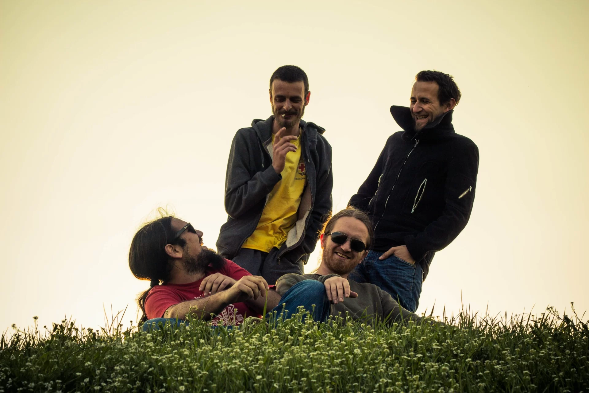 M.O.R.T. : "Sa ponosom Vam predstavljamo novi video za pjesmu Logor!"