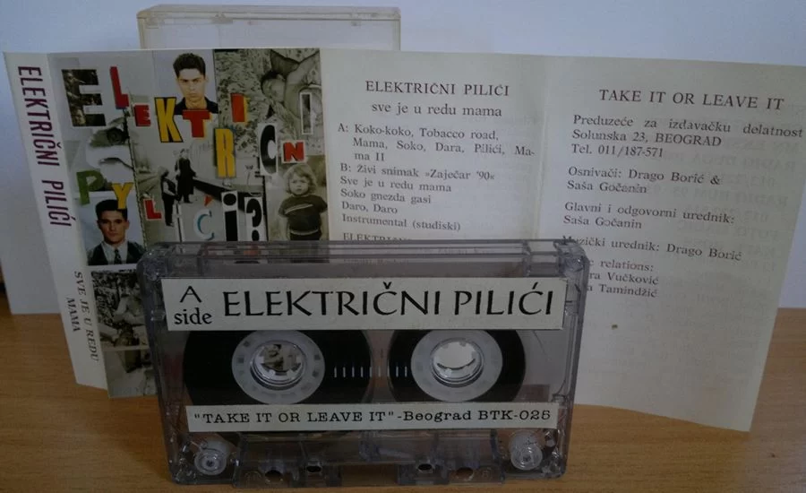 Električni Pilići ponovo kljucaju – objavljena kompilacija “U redu je mama”