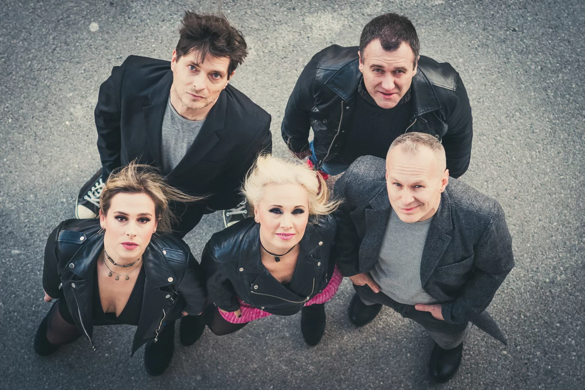 S Proljećem je stigao dugoočekivani debitantski album benda Heidi šeće psa