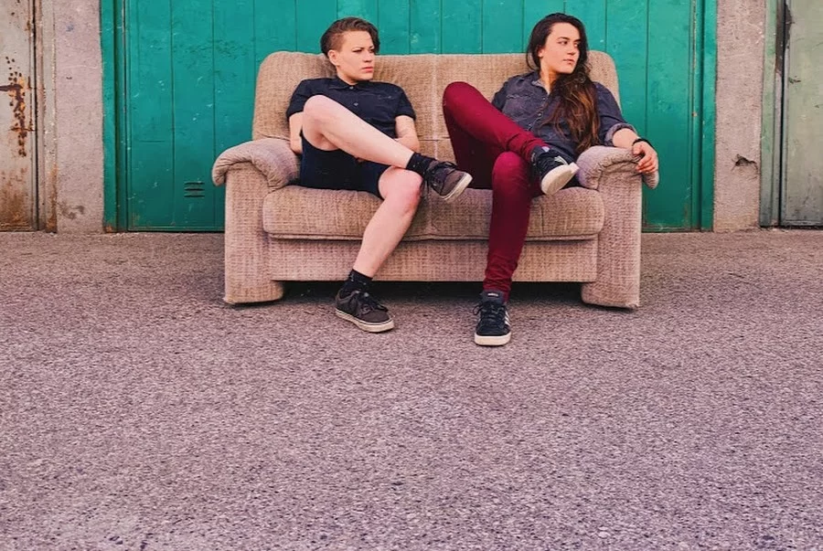 Tús Nua energičnim singlom “Lights out” otkrile više detalja o dugoočekivanom studijskom izdanju!