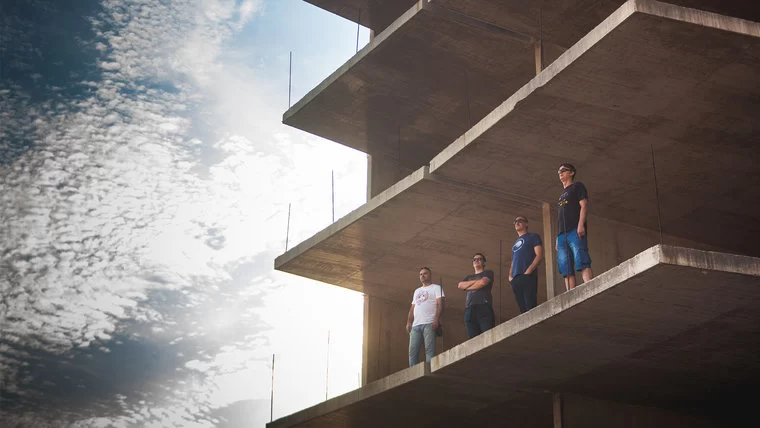 ŠPURIJUSI SE SINGLOM „4 BANKE“ KROZ KRIZU SREDNJIH GODINA VRAĆAJU ČISTOKRVNOM PUNK ROCKU