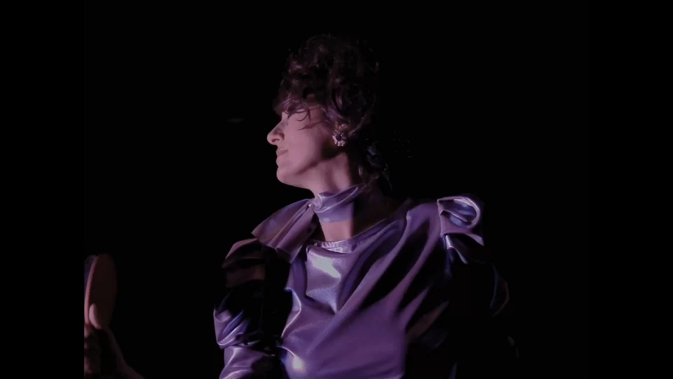 Larisin drugi singl : “Sue me”